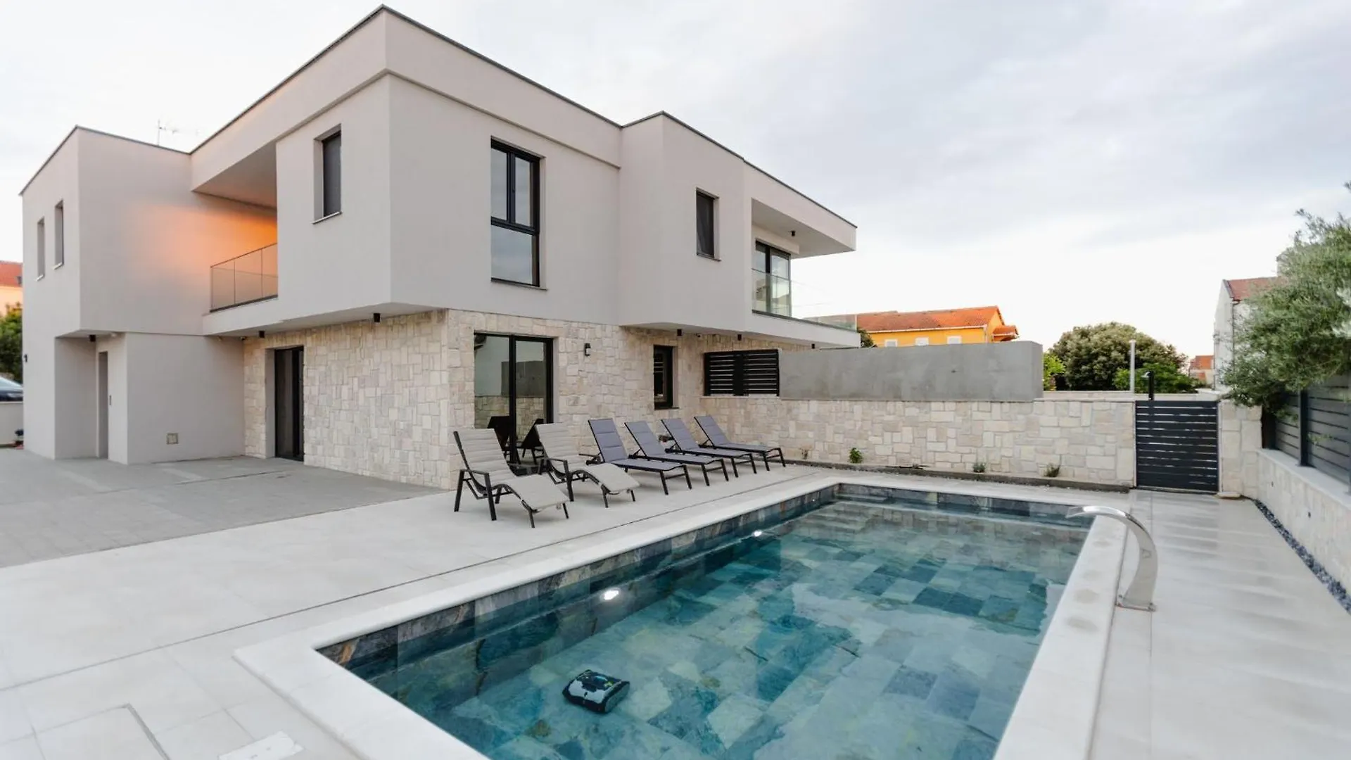 Luxury Villa Pam - Private Villa With A Heated Pool And A Summer Terace With 4 Bedrooms - 230 M2 New!! ماندري